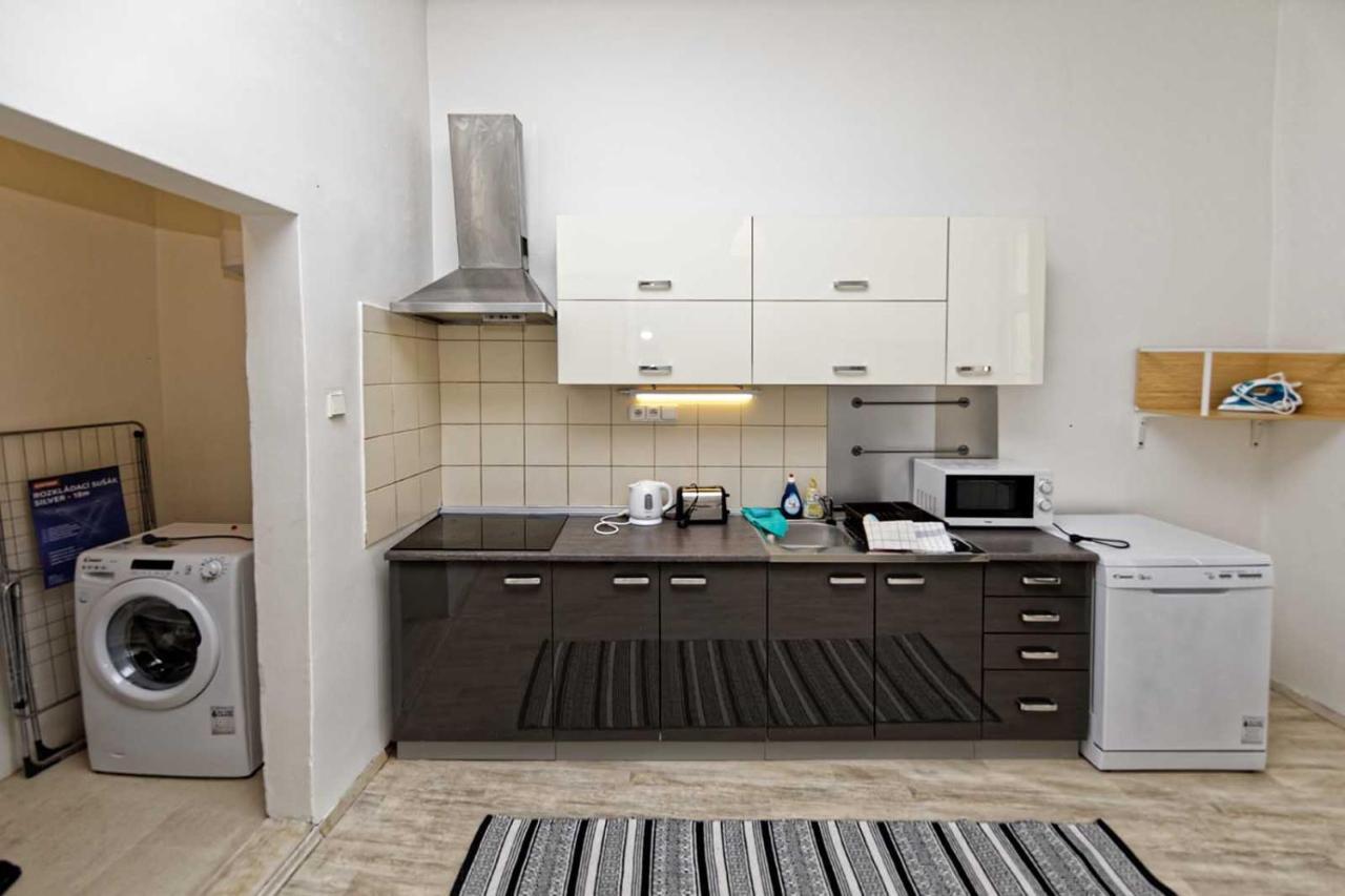 Peter'S Tower Apartments 布拉格 外观 照片