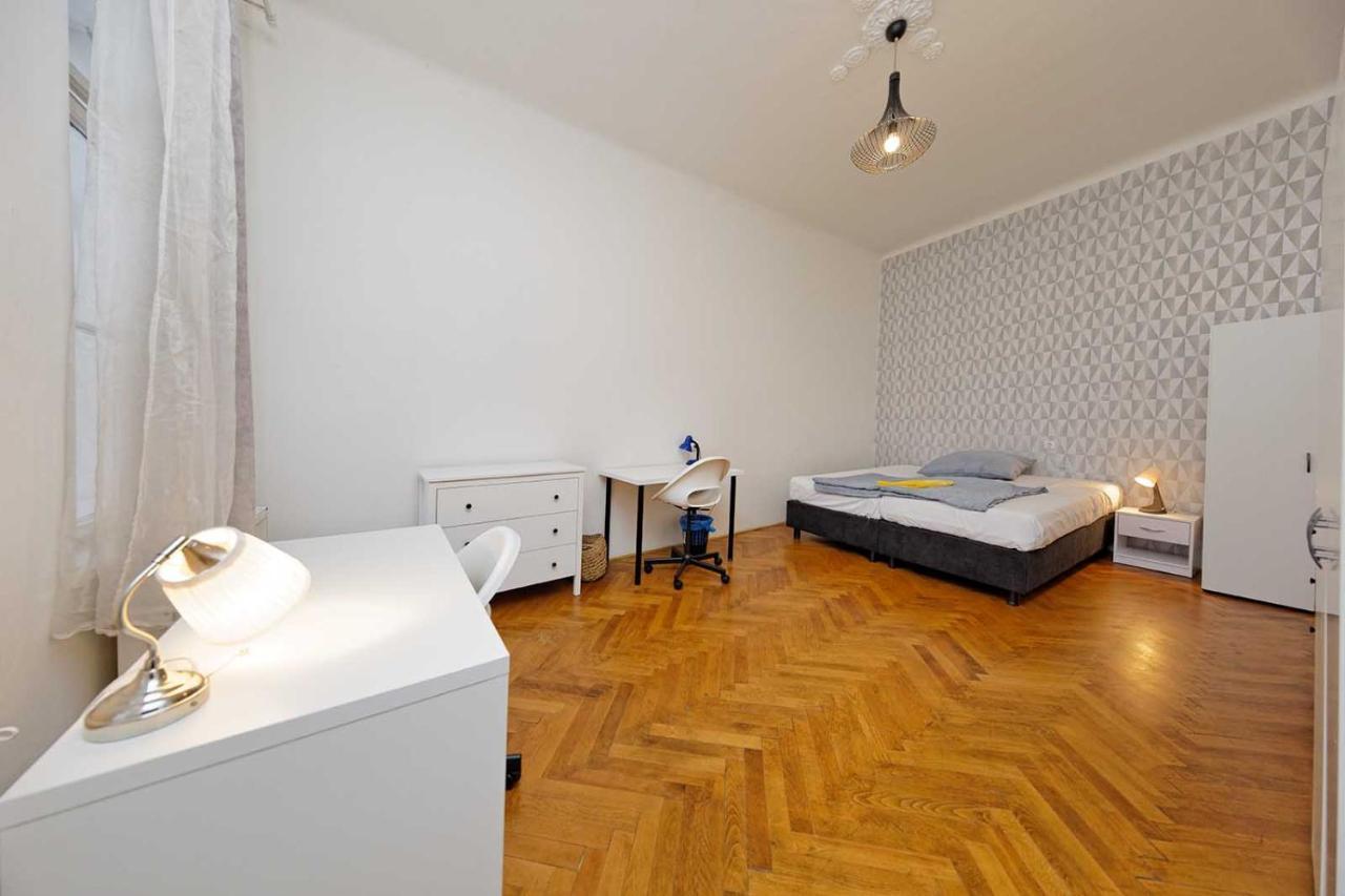 Peter'S Tower Apartments 布拉格 外观 照片